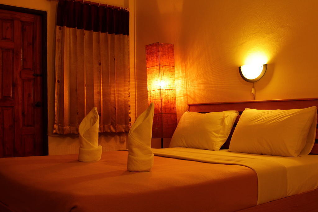 Star Light Beach Resort And Restaurant チュンポーン 部屋 写真