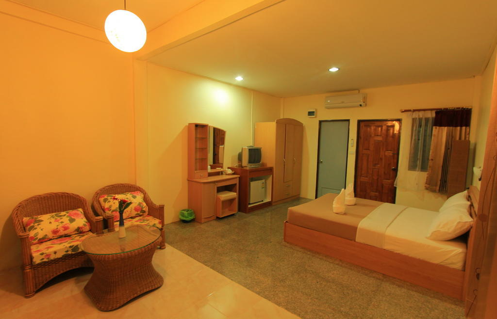 Star Light Beach Resort And Restaurant チュンポーン 部屋 写真